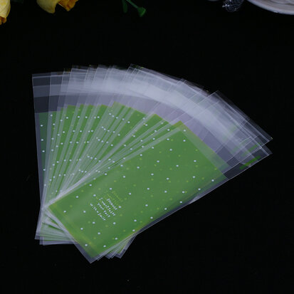 Cellofaan zakjes groen met witte stipjes 5 x 13 cm 10 stuks