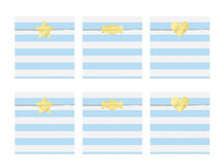 Papieren zakjes gestreept licht blauw met gouden sticker 6 stuks Papieren zakjes gestreept licht blauw met gouden sticker 6 stuks